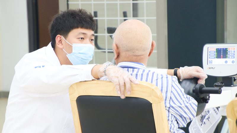 正规护工服务合同：保障权益的必备条款揭秘
