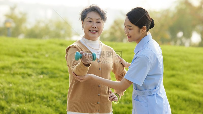 失能老人护理：如何选择专业机构**